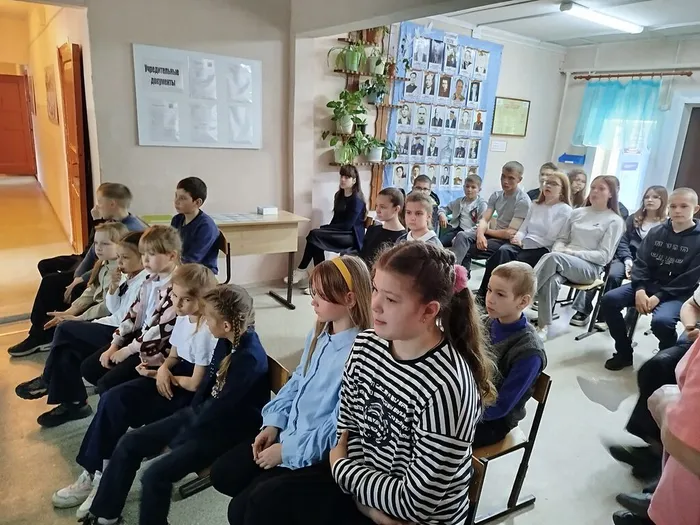 «История в стекле: Тренинский завод» Текунская школа