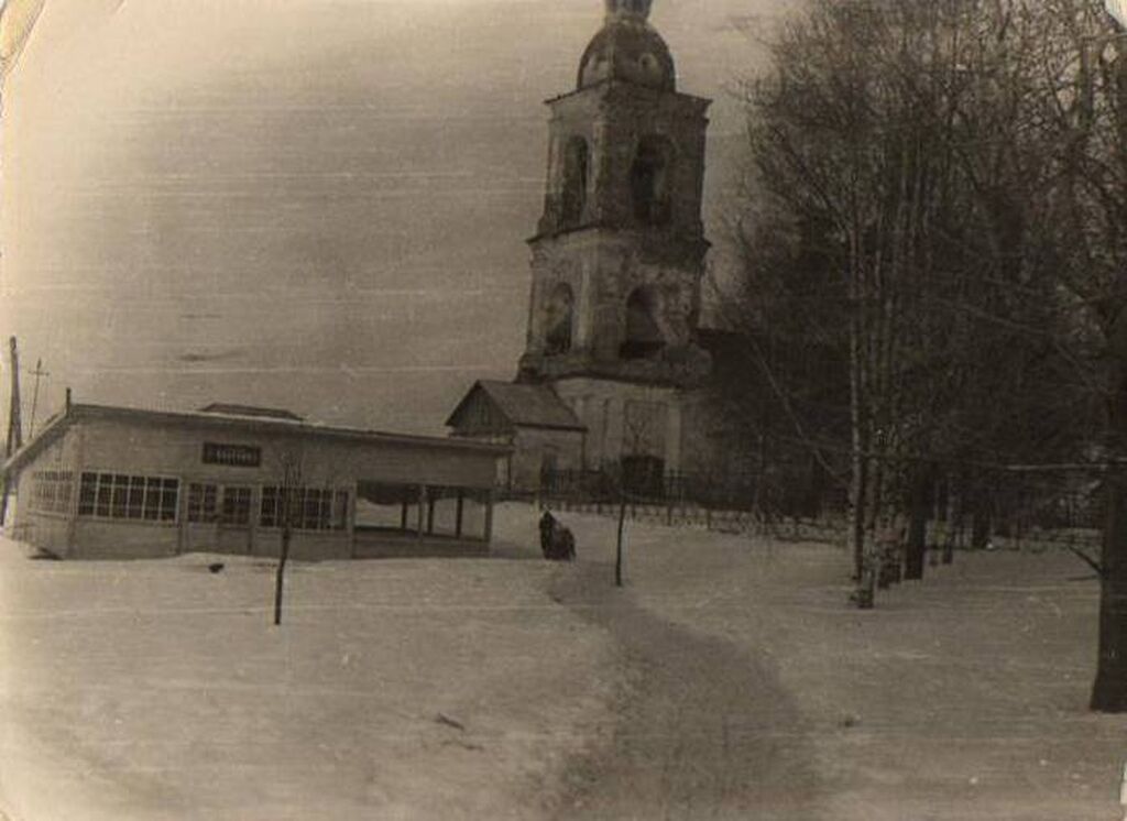 Никольский храм, танцплощадка